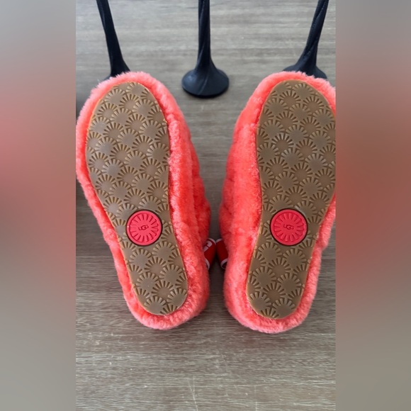 UGG Fluff Yeah "Red Currant" slippers size 5 - Picture 6 of 10